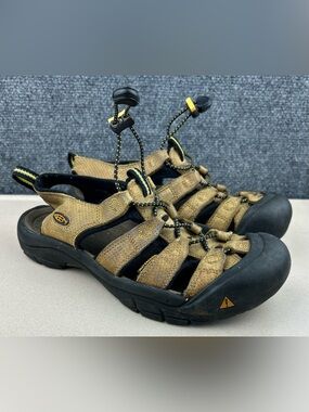 Keen Mens Newport H2 Water Sandals Brown Sz 9 Outdoor Hiking Camping Casual